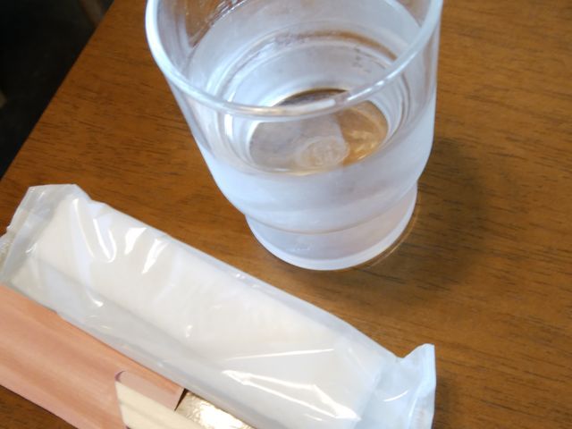 お冷とお手拭_ひがし
