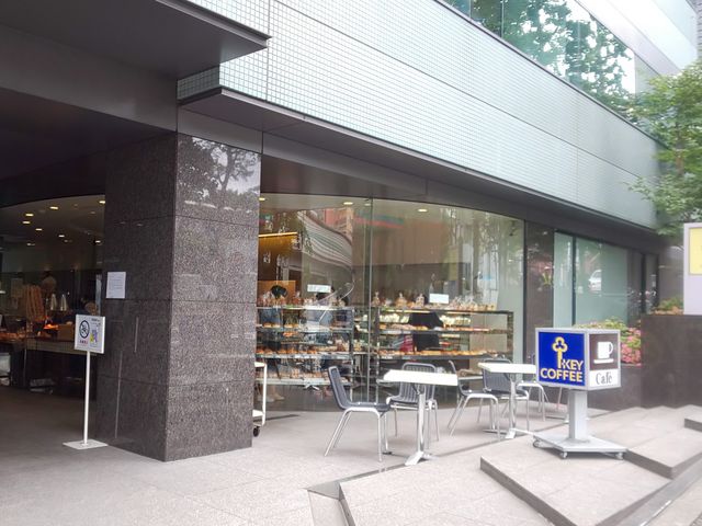 本店はビルの1Fカフェ風
_関口フランスパン 目白坂本店