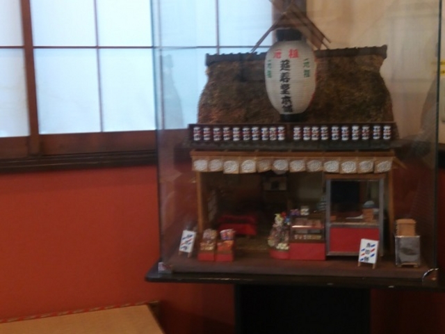お茶屋の模型_糸切餅 元祖莚寿堂本舗