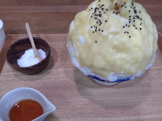塩をつけてたべると甘さが引き立ちます_甘味処 らんらん