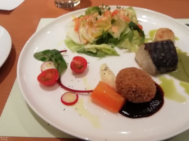 京味メニュー「メンチカツレツ、鰆とホタテのソテー」です_レストラン 西櫻亭 京都店