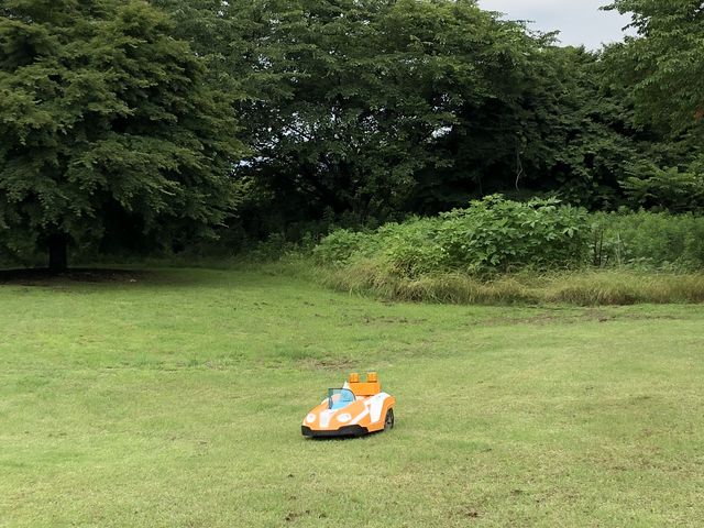 自動芝刈り機_グリーン・グリーン長者原上りレストラン
