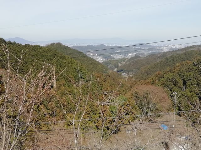 金剛山地の素晴らしい眺望も広がります_壷阪寺大涅槃石像