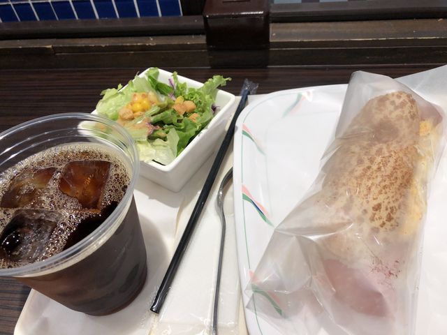 ドリンクとサラダが付くセットが人気_アルヘイム OCATモール店