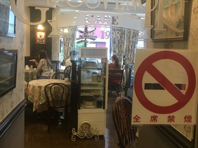 外から_グロヴナーカフェ
