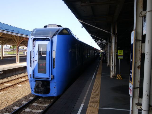 釧路駅からこの特急列車で 1時間30分。久しぶりに賑やかな街に来ました。_ホテルグランテラス帯広