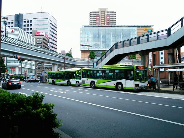 川口駅東口、SOGO前のバスターミナル。国際興業バス。_ミニワン そごう川口店