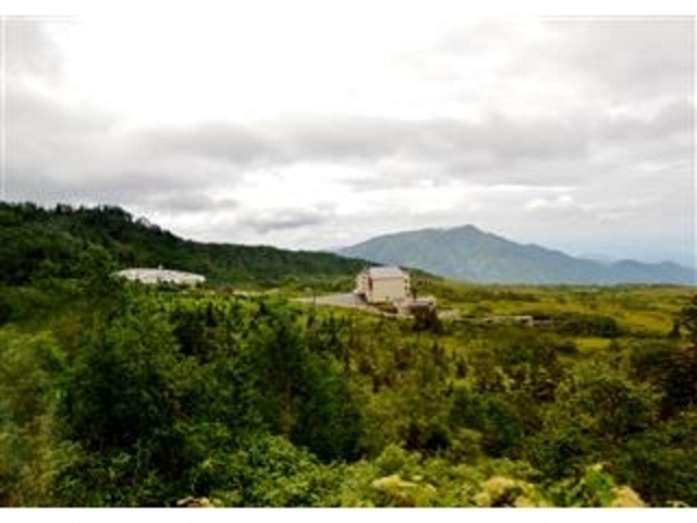「弥蛇ヶ原の風景」(左が国民宿舎天望立山荘) _弥陀ヶ原