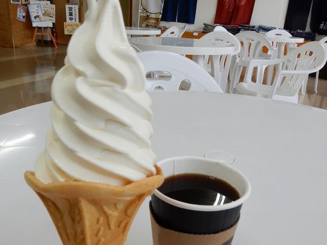 ソフトクリームにコーヒーがついてきました_道の駅朝日