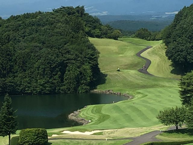 窓外に広がる気持ちよさそうなコース_フランス料理 オークヴィル