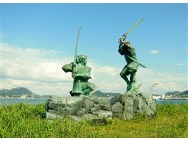「武蔵・小次郎決闘像」 _巖流島