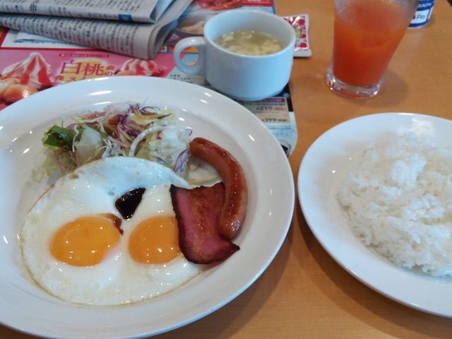 モーニングセットと新聞_ガスト寒河江店
