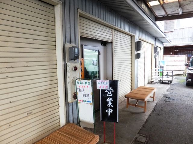 これが「市場の食堂」の入口。知らないと存在に気付かない。_水口寿志亭市場の食堂