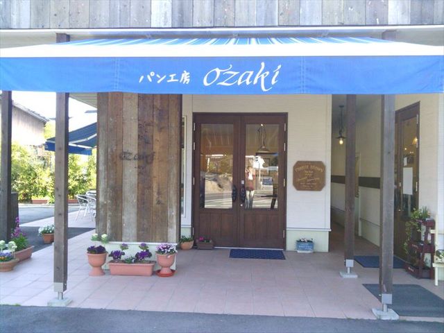 お洒落なイートインコーナー_パン工房 ozaki