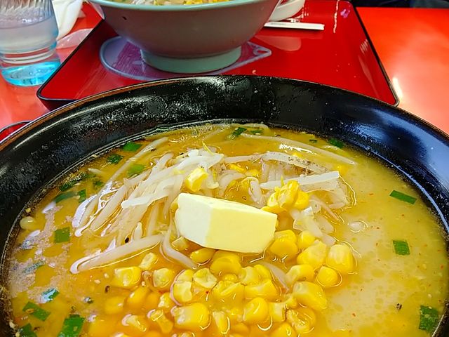 塩バターコーンらーめんと味噌コーンらーめん_くるまやラーメンおゆみ店