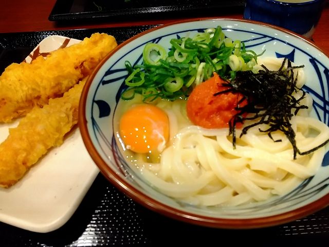 釜玉うどんとカシワ天。マイベストですねぇ。_丸亀製麺