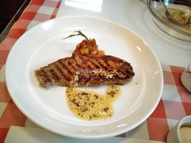パスタにすべきかさんざん迷った日替わりメニューのメイン_TRATTORIA ROSSO