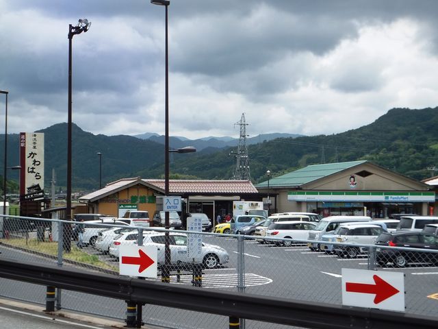 ファミリーマートもあります。_鳥取市道の駅清流茶屋かわはら