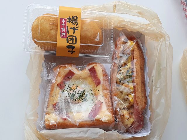 ついつい揚げ団子も買いました。_デイリーヤマザキ 赤松パーキングエリア(下り)店