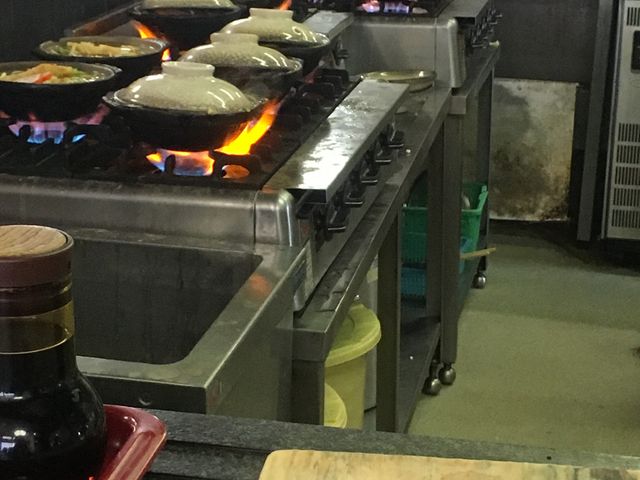 一度に沢山のうどんを煮込む景色は圧巻です。_糸庄
