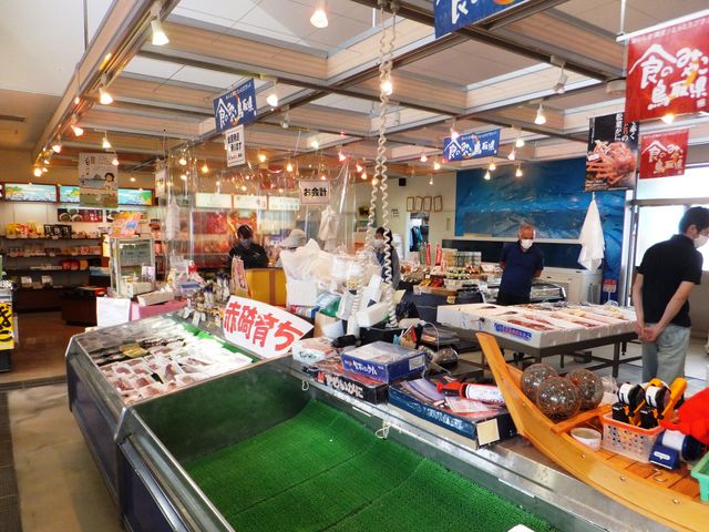 漁港が近い道の駅なので、海産物売り場があります。_道の駅 琴の浦