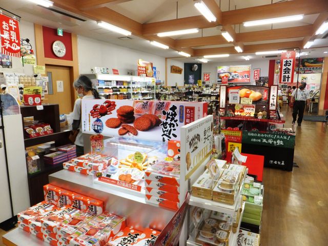 みやげ物売り場_道の駅 琴の浦