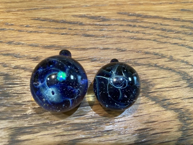完成した宇宙ガラスペンダントトップです。_atelierfumufumu