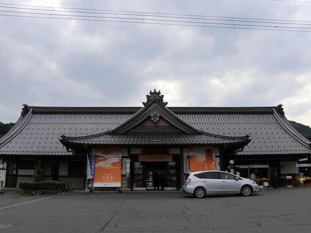 久美浜県庁舎を模した外観。_久美浜町観光総合案内所