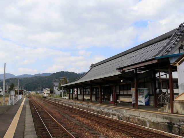 ホームから望む駅舎。_久美浜町観光総合案内所
