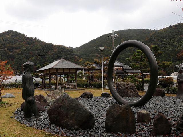 神社前のモニュメント。_浦嶋神社(宇良神社)