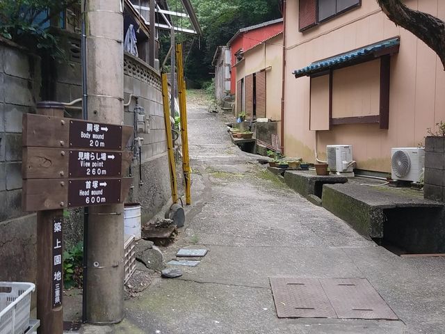 胴塚へ向かう_九鬼嘉隆の胴塚と首塚