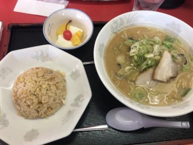 味噌ラーメンと半チャーハン_一龍らーめん茨島店