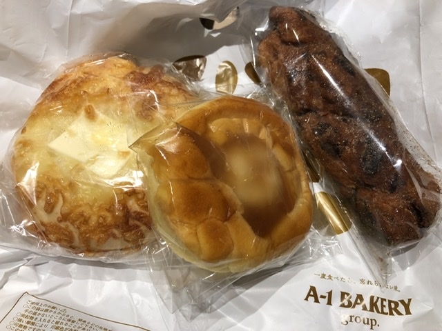 大阪 A-1 BAKERY
真ん中のみたらし団子の入ったパンめっちゃ美味しい_エーワンベーカリー 天王寺店
