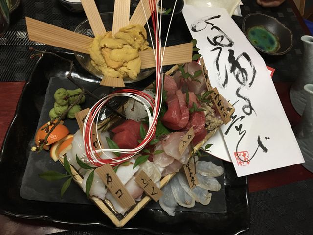 日本海直送のお刺身盛合せなど、新鮮な魚介類で人気です_味の店スズラン