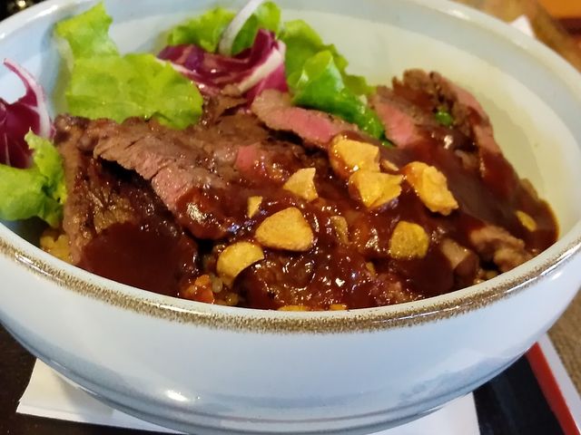 ガーリックステーキ丼_クロンボ古庄店