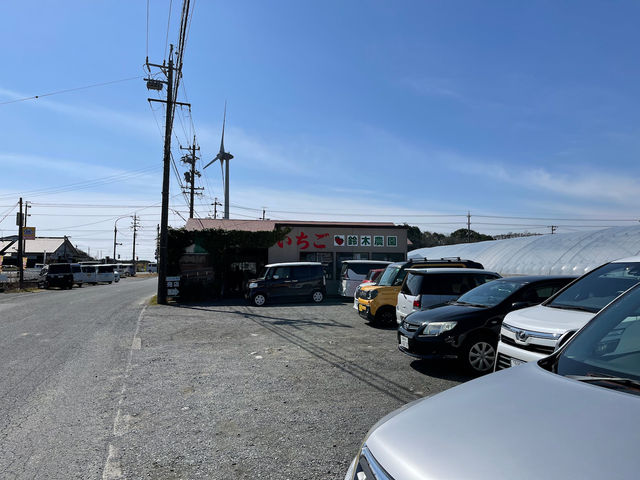 駐車場は離れた場所にも複数ありました。_鈴木農園