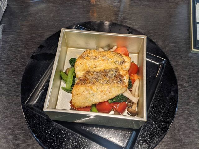 旬の魚のチーズパン粉焼き
写真は鯛です。_Re tAKe リテイク