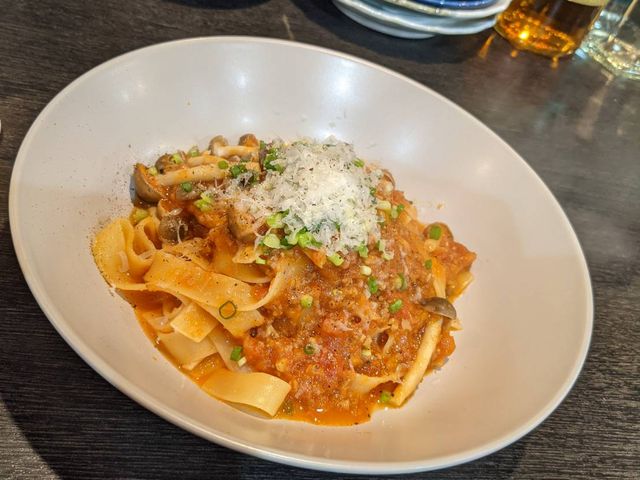 ランチのパスタ、バケットがついています。_Re tAKe リテイク