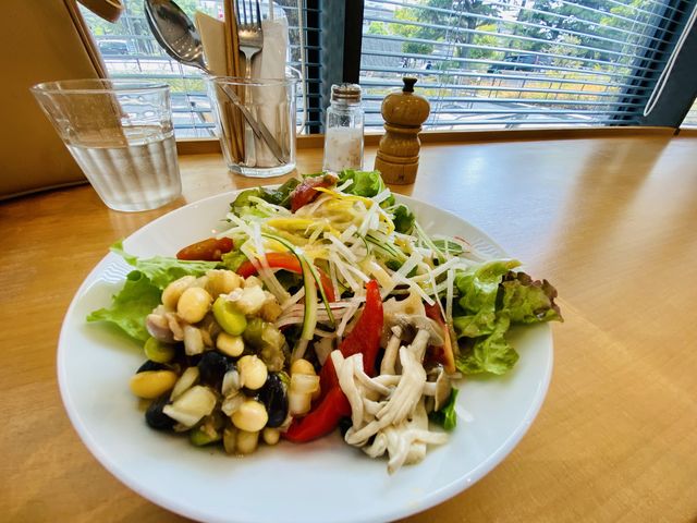 シェアして食べるのも良き。_Orange Cafe