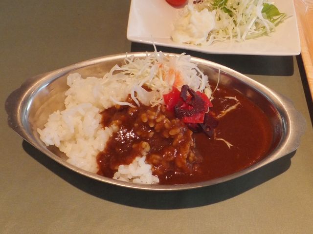 好きなように盛り付けられる金沢カレー_中国料理 油湯 ゆうたん