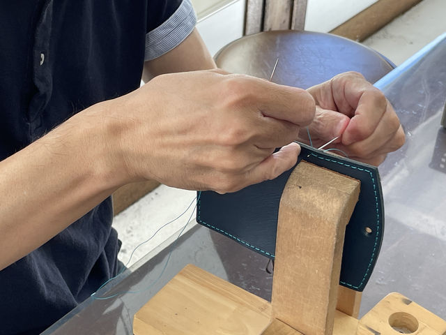 一針一針すすめていきます。だんだん調子が出てきました_CHOUETTE D'OR