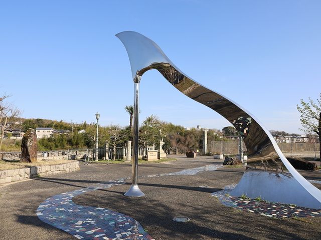 よく分からないオブジェ。_闘竜すくえあ