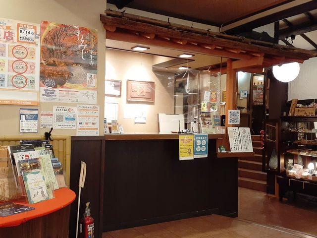 受付カウンター_赤目温泉 山の湯 湯元赤目山水園