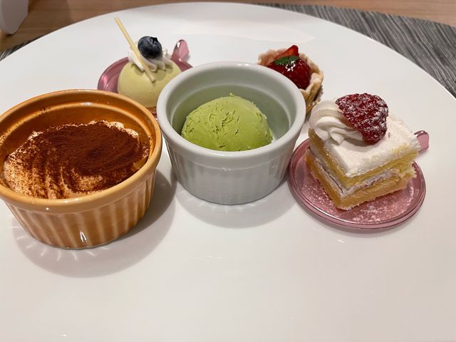 可愛いデザート_リーガロイヤルホテル小倉