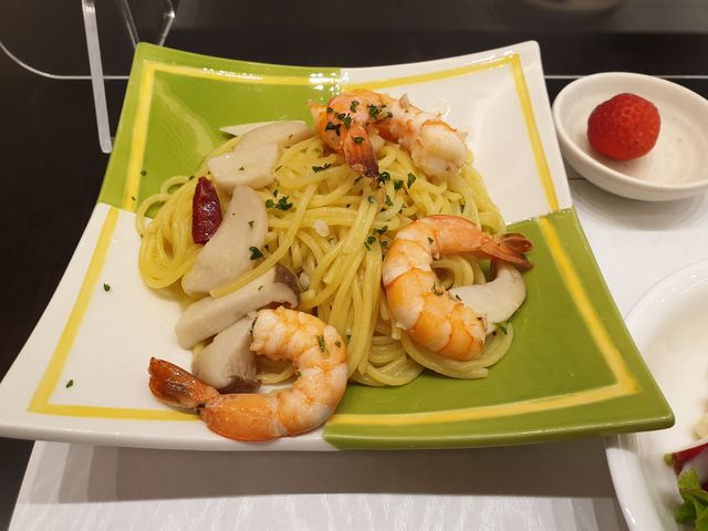 エビのペペロンチーノです_テンザホテル・博多ステーション