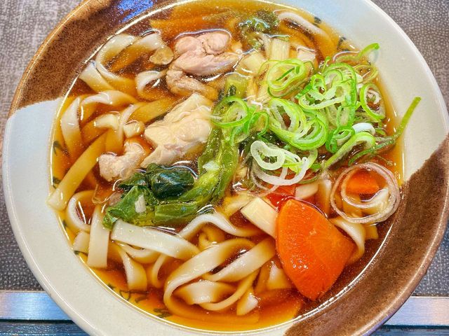 鶏と菜の花のけんちんきしめん_名代きしめん 住よし JR名古屋駅3−4番ホーム店