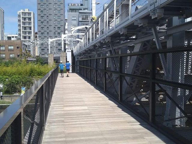 隅田川に架かる散歩道_すみだリバーウォーク
