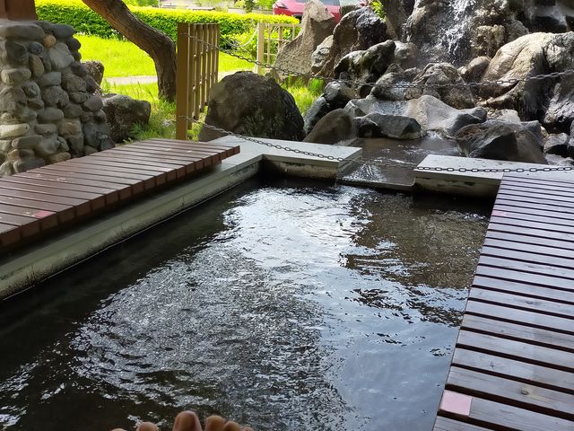 疲れが抜けます_湯の郷公園 足湯