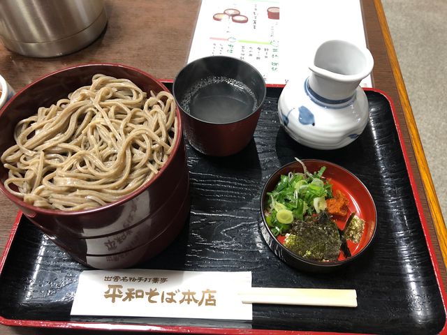 出雲の割子そばです。
蕎麦粉の割合が高いので、食感が最高です。_平和そば本店