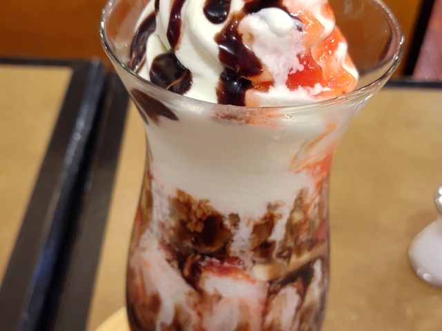 ストロベリー&チョコレートパフェ_シャノアール向ケ丘遊園店
